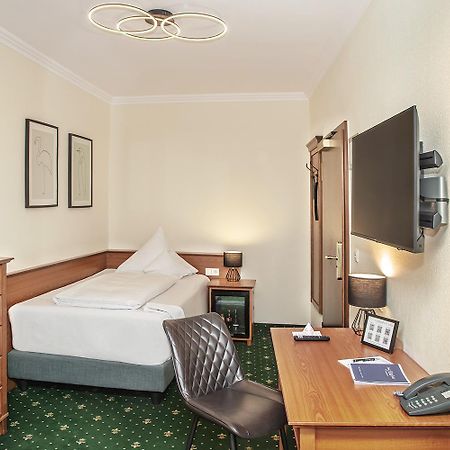 Hotel-Gasthof Hoettl デッゲンドルフ エクステリア 写真
