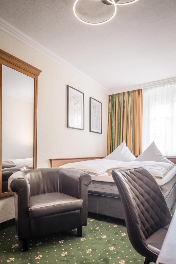 Hotel-Gasthof Hoettl デッゲンドルフ エクステリア 写真