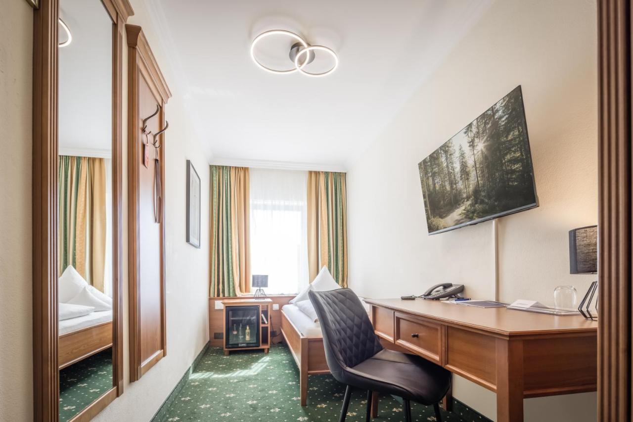 Hotel-Gasthof Hoettl デッゲンドルフ エクステリア 写真