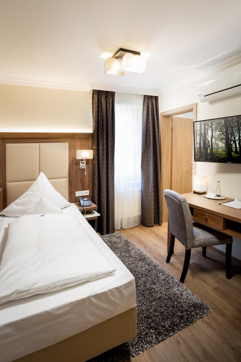 Hotel-Gasthof Hoettl デッゲンドルフ エクステリア 写真